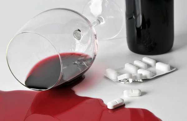 Необходимо отказаться от алкоголя на период приема антидепрессантов