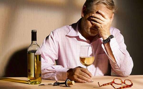 Неумеренное употребление алкоголя повышает риск возникновения болезни