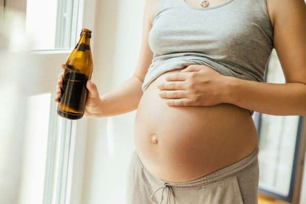 Употребление пива может привести к образованию у плода патологии в виде ненужных жировых тканей