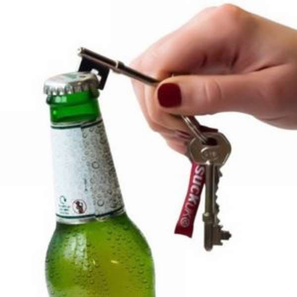 Открыть пиво ключами